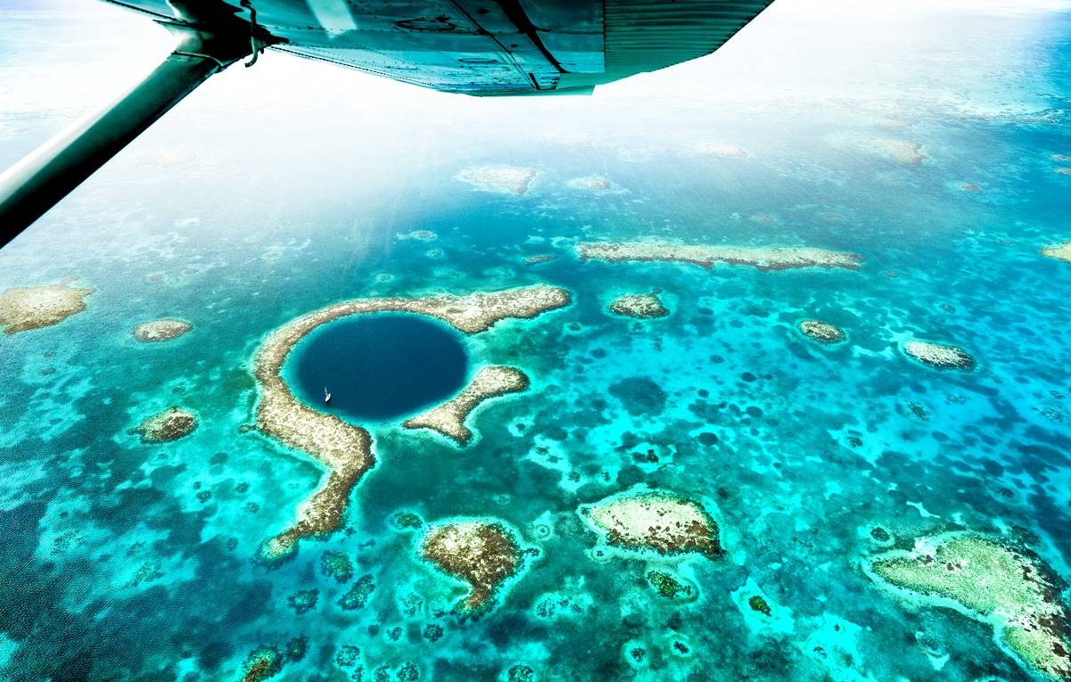 Belice: cómo viajar al Gran Agujero Azul, maravilla bajo el mar