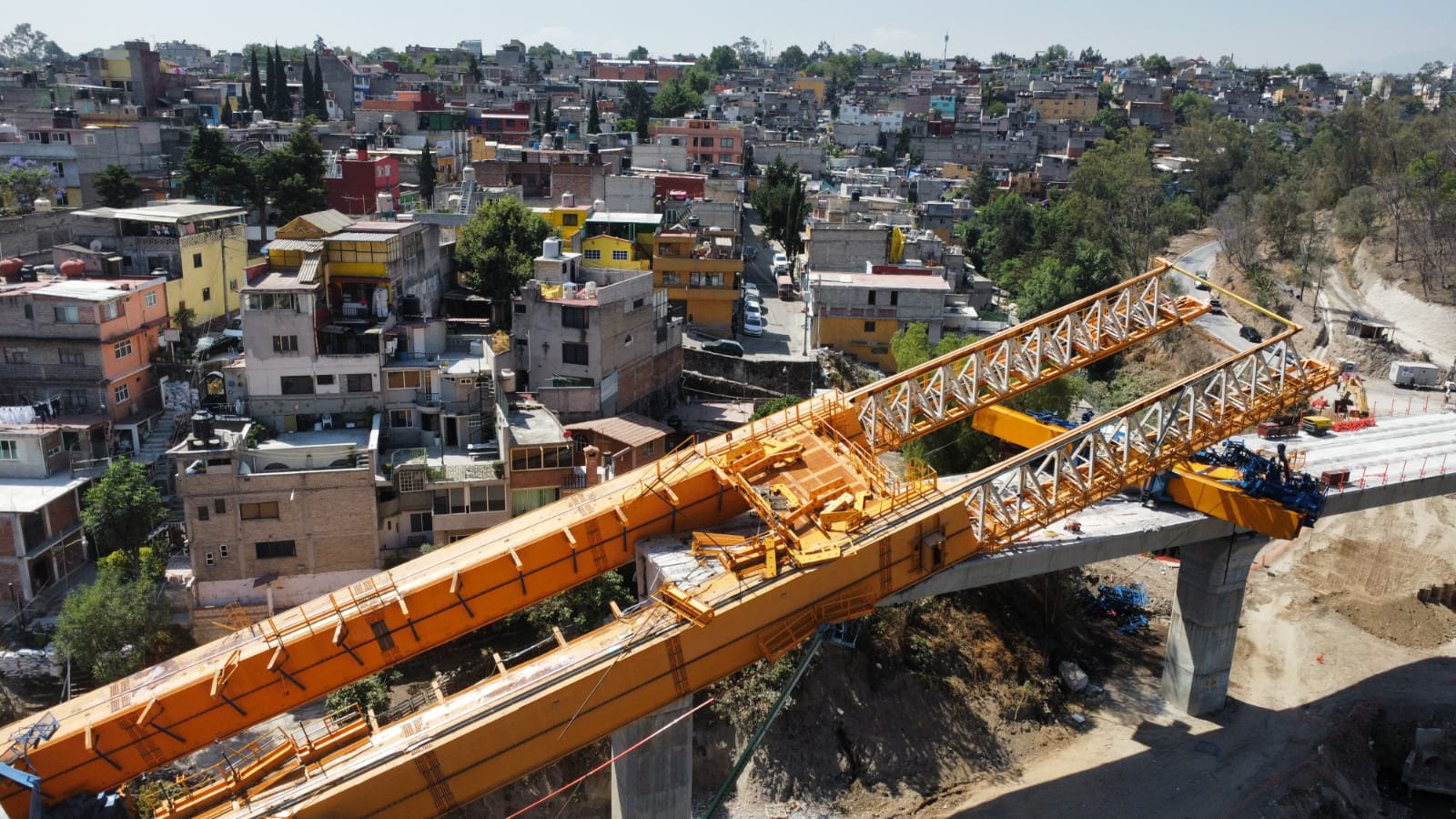 “Sentimos cómo nuestras casas se iban a caer", declara vecina tras desplome de maquinaria del Tren Interurbano 