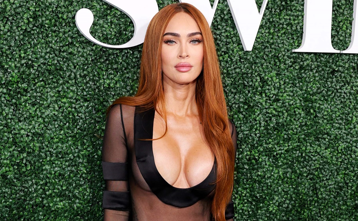 Megan Fox luce vestido transparente de escote 'imposible' en fiesta de Sports Illustrated Swimsuit