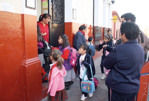 Vuelven al aula 470 mil alumnos