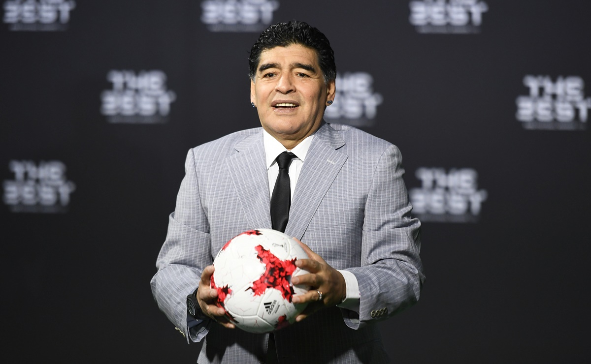 Así son las monedas y billetes con la cara de Maradona que circulan en Italia