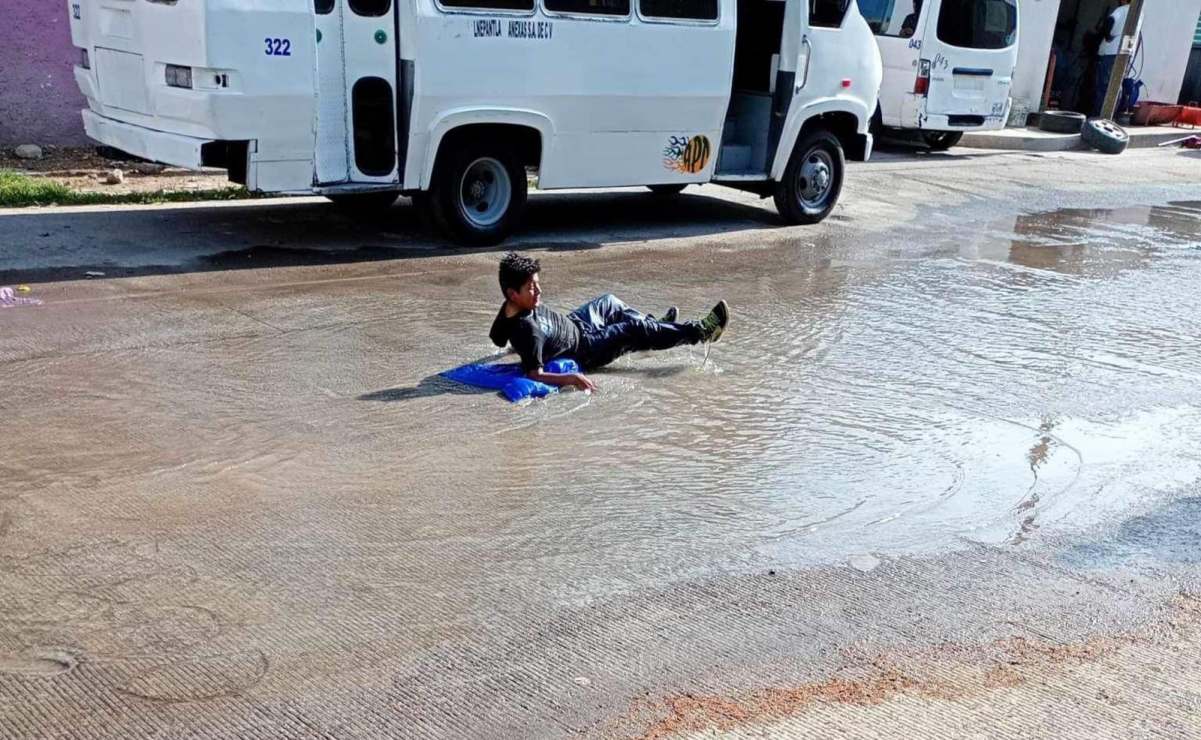 Fuga de agua provoca desperdicio de miles de litros en Tultitlán, Estado de México