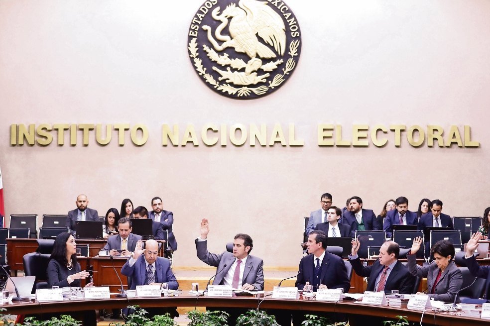 INE rechaza se pueda votar en el extranjero vía web en 2018