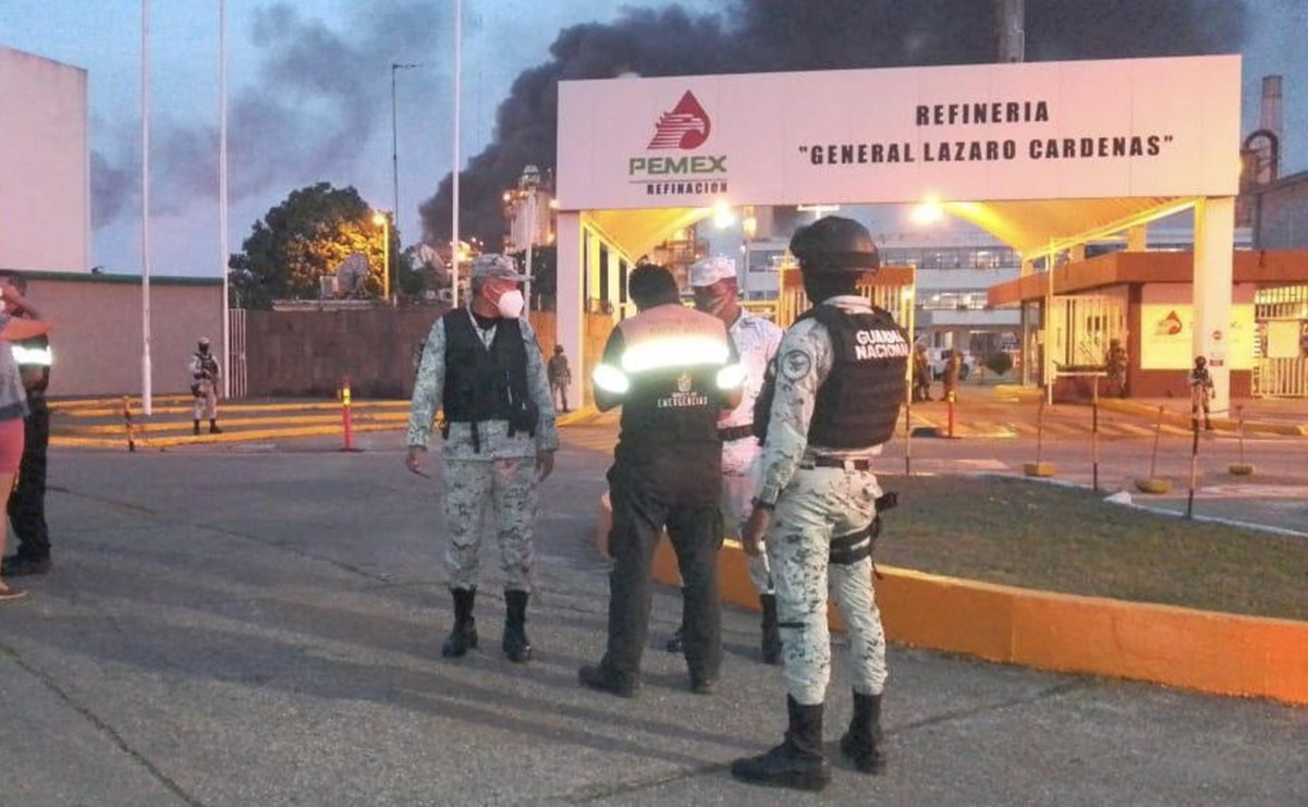 Mantienen combate a incendio en refinería de Minatitlán; suman 8 heridos