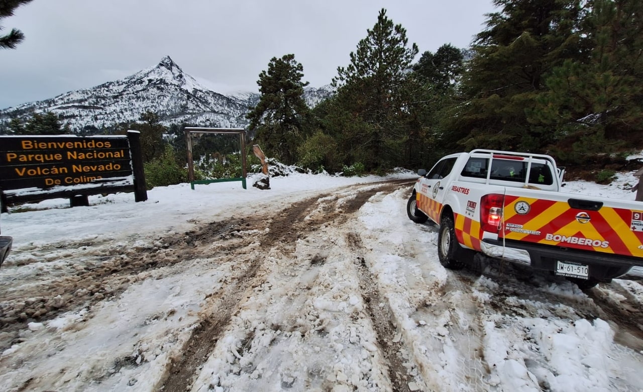 Fuerte granizada cubre de blanco el parque del Nevado de Colima