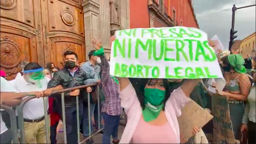 28S. En Querétaro se estima que 350 mujeres participaron en la protestas por el aborto