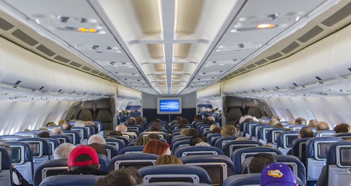 ¿Cómo obtener asientos juntos para la familia en avión?