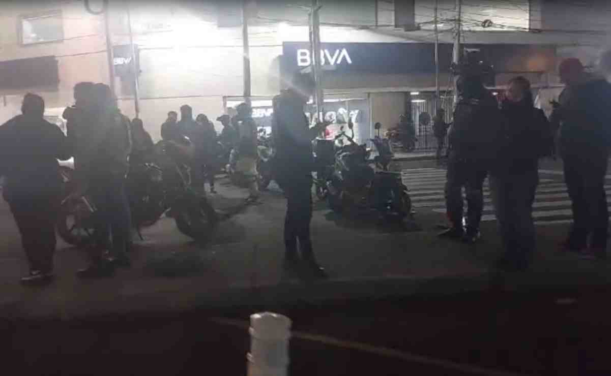 Motociclistas bloquean Calzada Camarones: exigen diálogo con la Secretaría de Obras de la CDMX