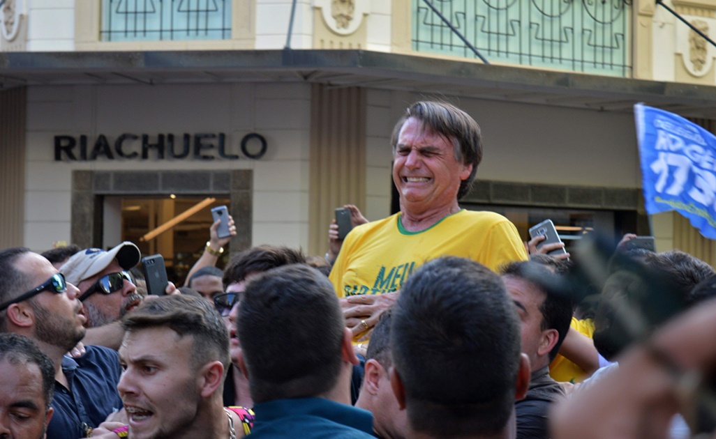 Intervienen a candidato presidencial de Brasil apuñalado