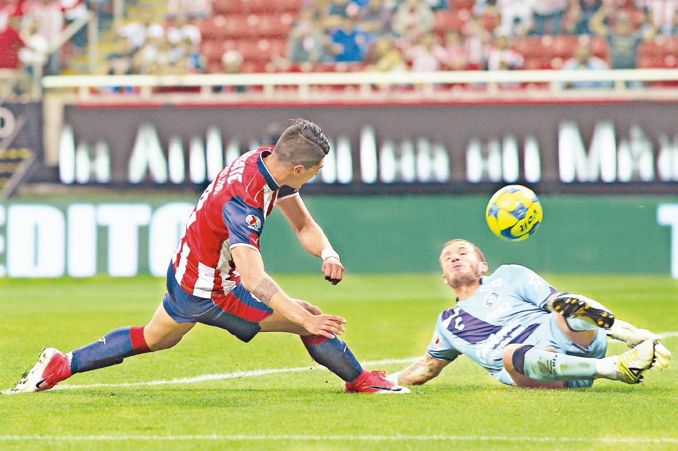 Se aviva Fierro y Chivas lidera