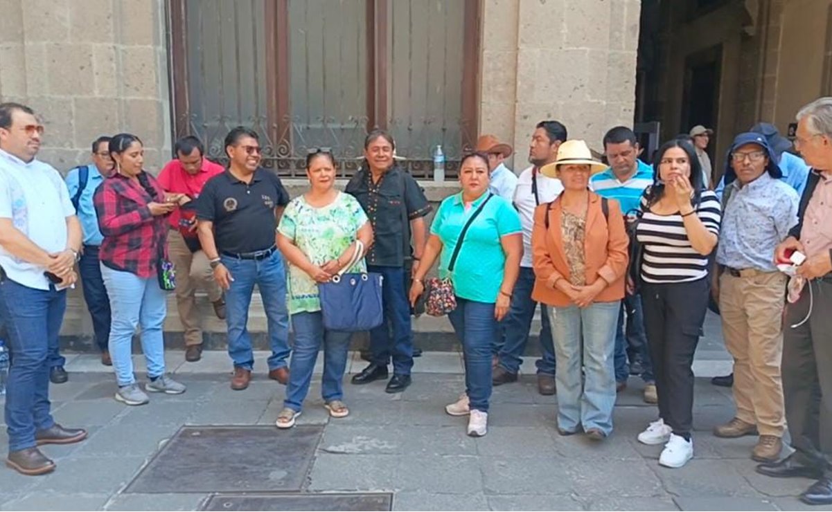 AMLO se reúne con maestros de la CNTE para revisar pliego petitorio y levantar plantón del Zócalo