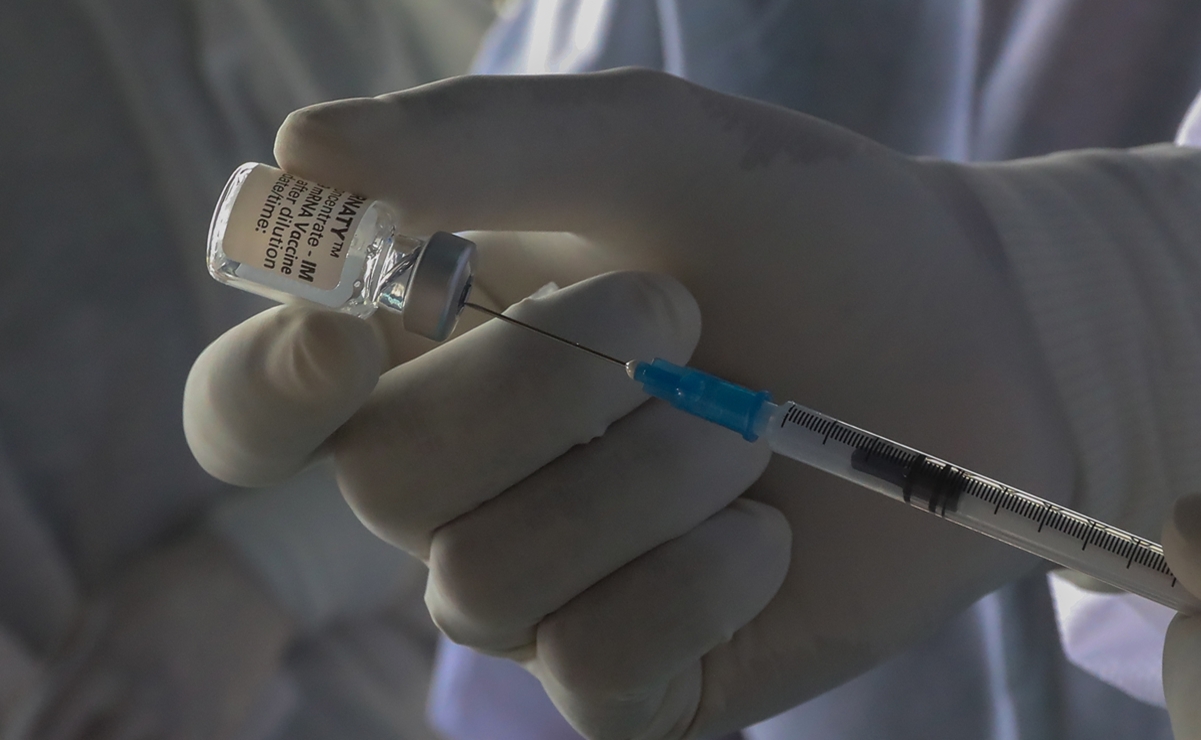 Llega a México primer cargamento de vacunas actualizadas de Pfizer contra Covid-19