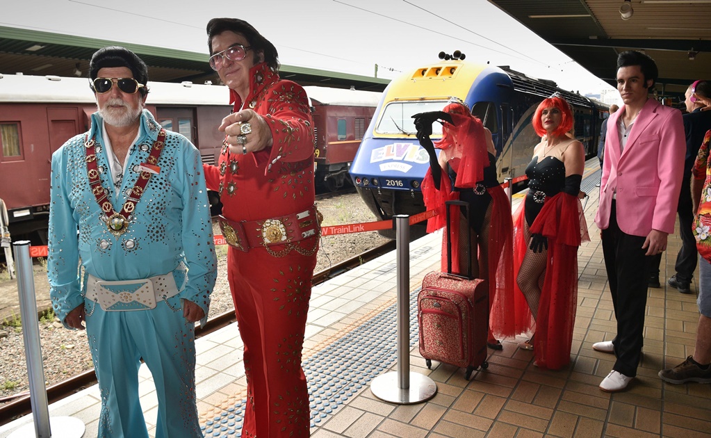 Elvis Presley aparece en la estación central de Sídney