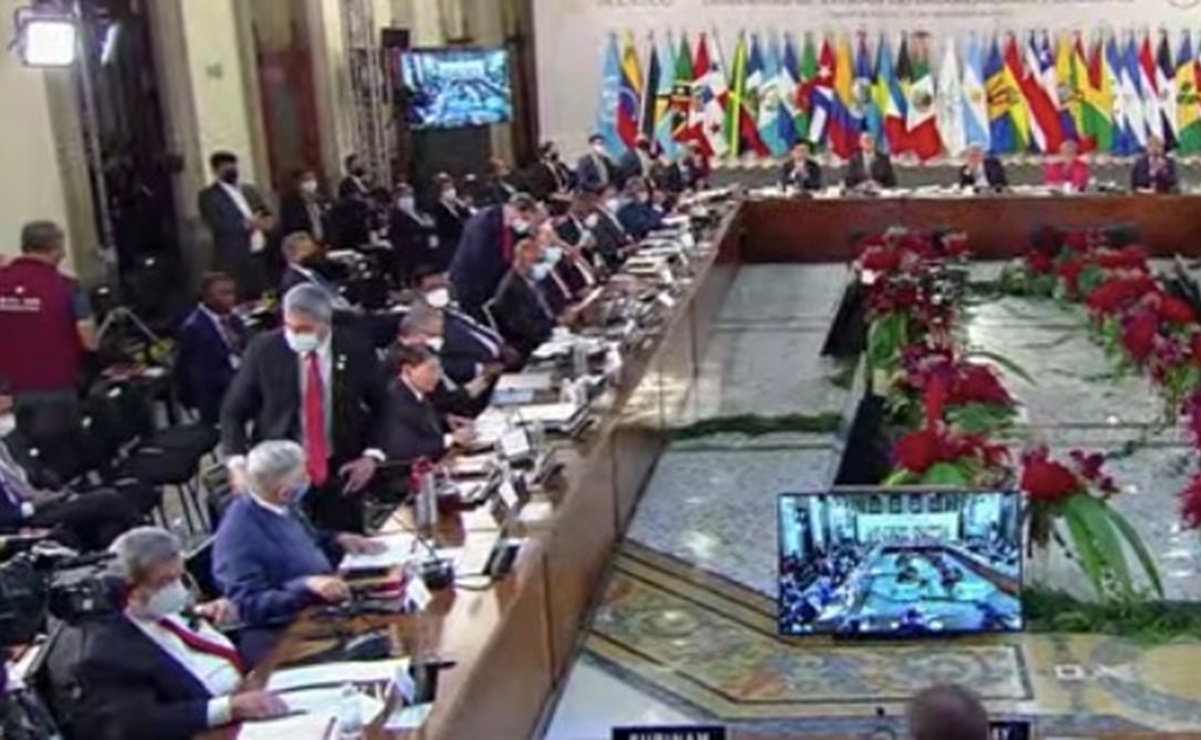 Presidente de Paraguay sale de reunión de cumbre de la Celac por temas de agenda