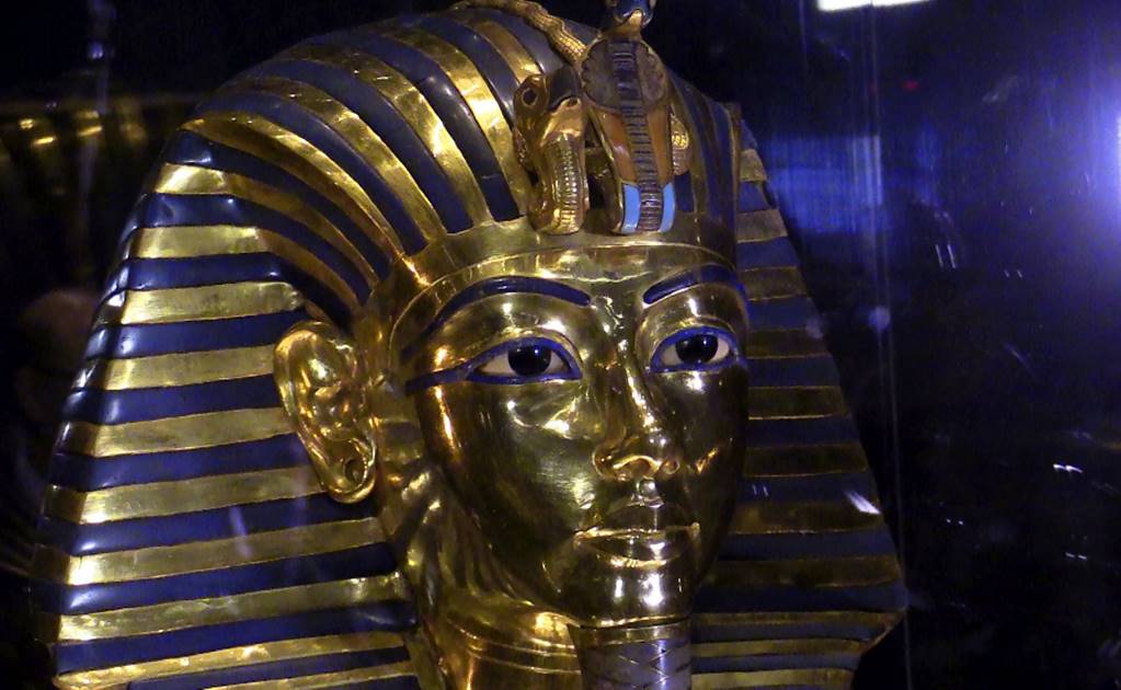 Trasladan a nuevo Museo Egipcio estatuas de Tutankamón
