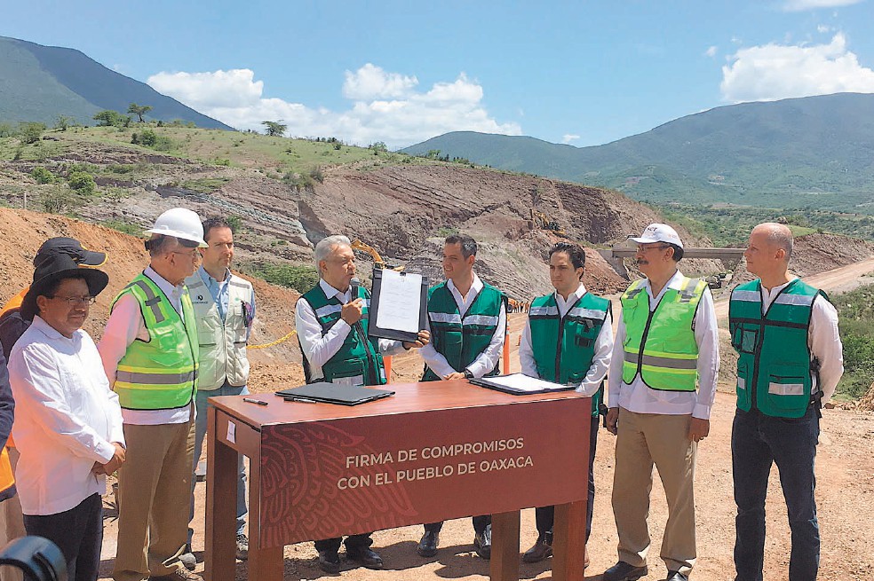 Conflictos complican los caminos de AMLO