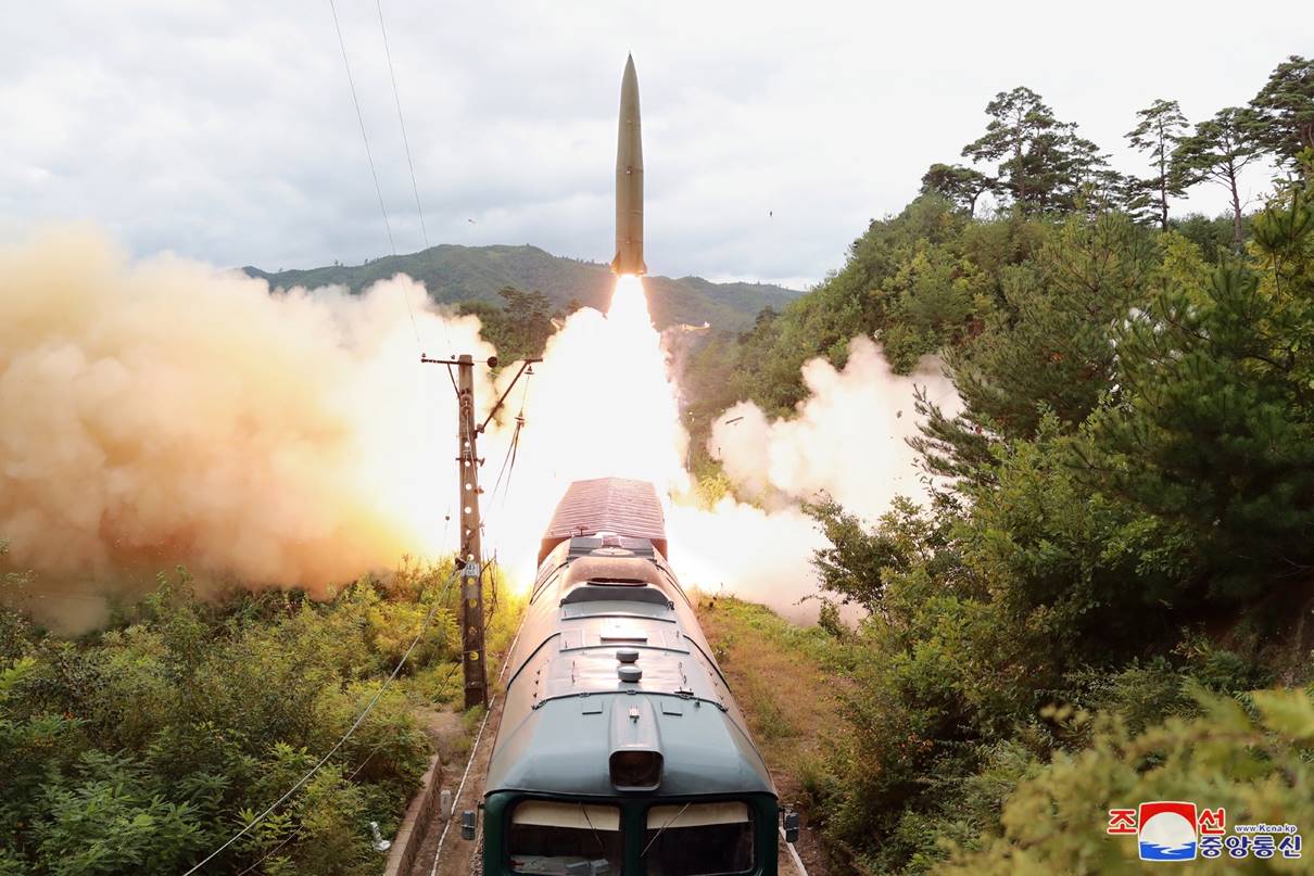 Corea del Norte lanza misil balístico ¿desde un tren?