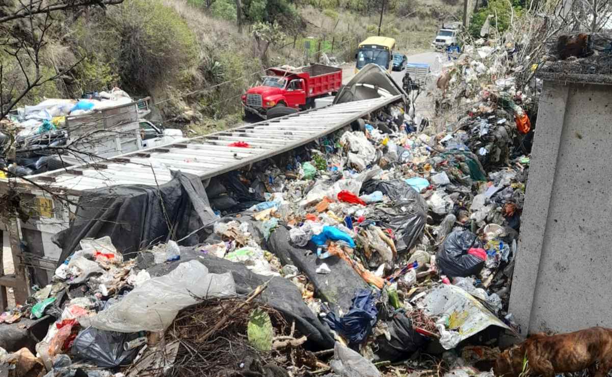 Volcadura de camión con 30 toneladas de basura deja daños en terrenos de Naucalpan