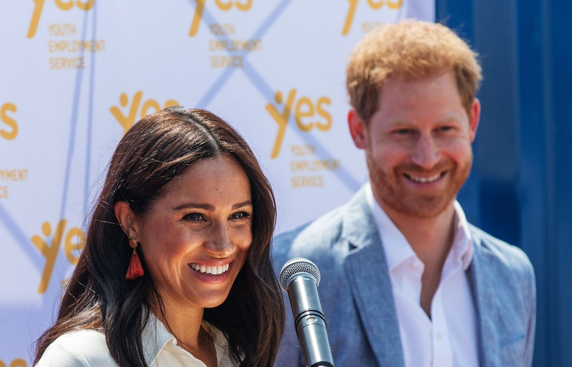 Las miradas cómplices del príncipe Harry y Meghan Markle en video promocional