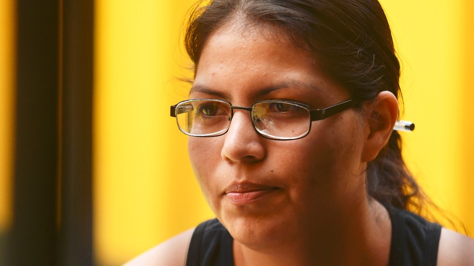 Liberan en El Salvador a Cindy Erazo, mujer condenada a 30 años de prisión por abortar