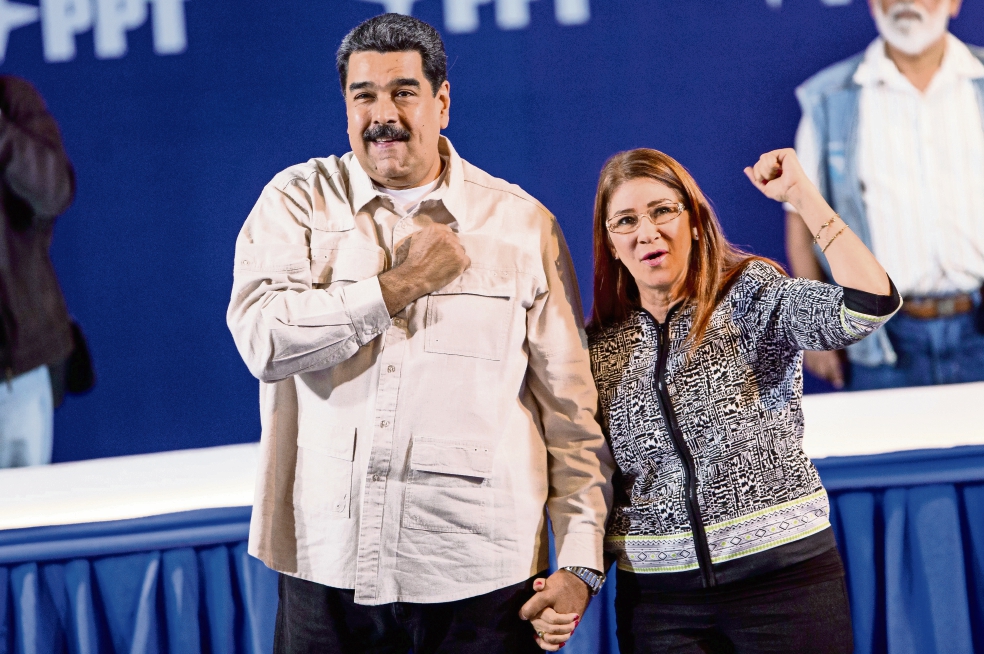 Elecciones van, aun sin la oposición, dice Maduro