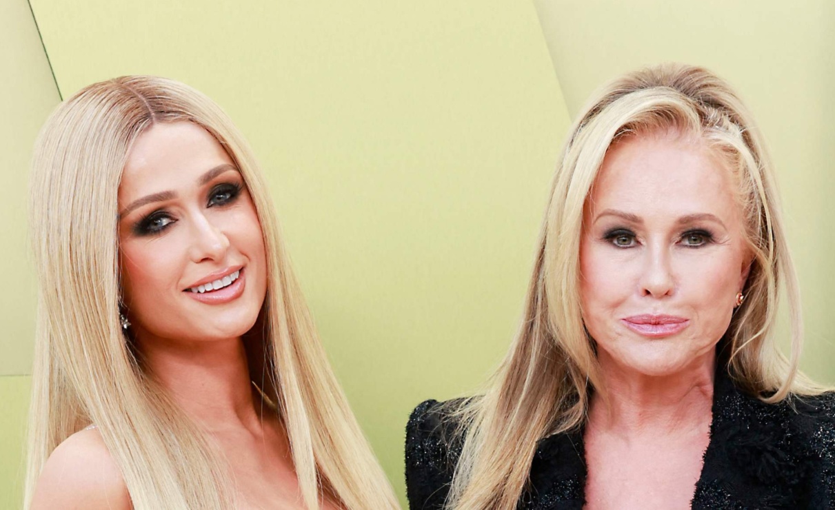 El regalo de disculpas que Paris Hilton hizo a su mamá por mantener en secreto a su bebé