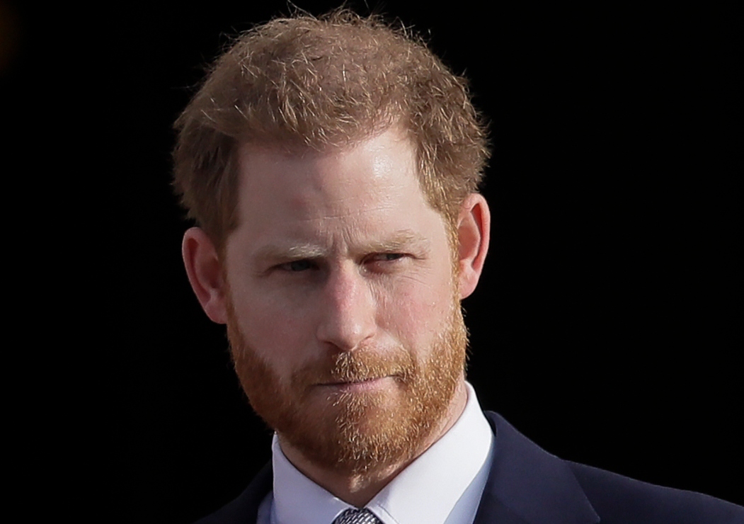 El príncipe Harry arrepentido, desea cambiar información de su libro