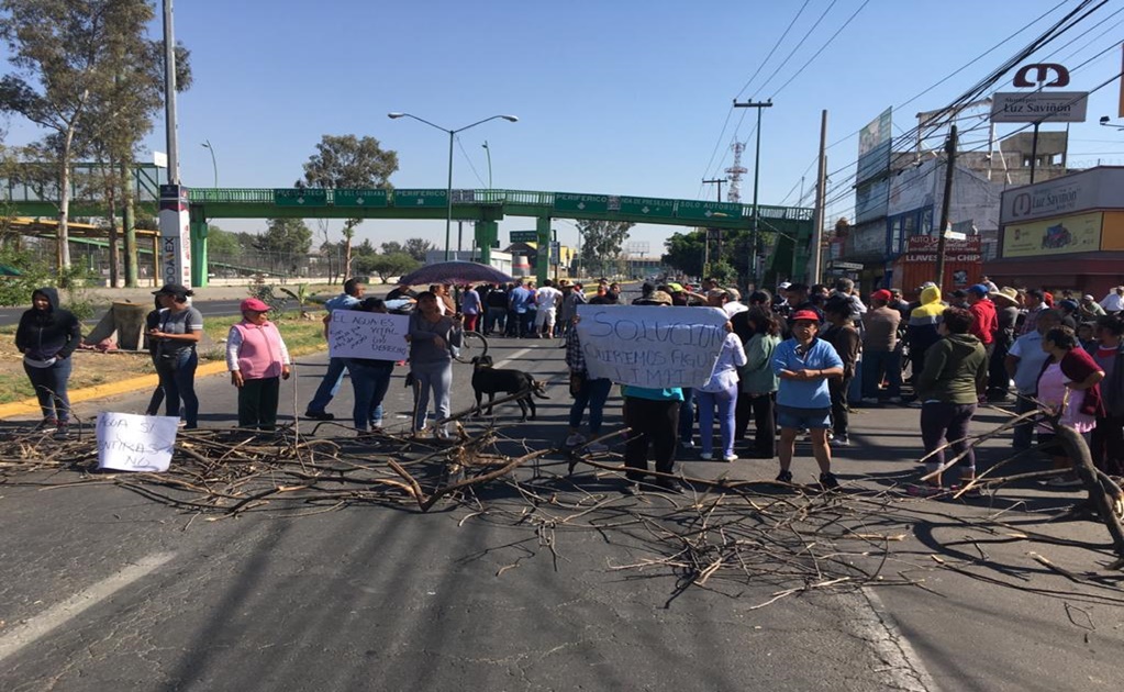 Vecinos bloquean avenida Central en Edomex; exigen agua potable  