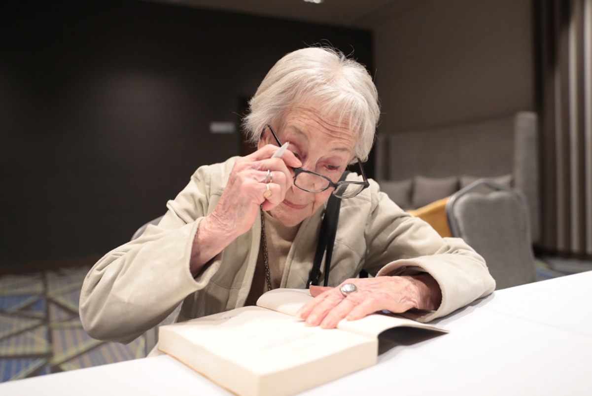 Por cumplir los 99 años, Ida Vitale indica que “no se puede vivir pensando en la muerte"