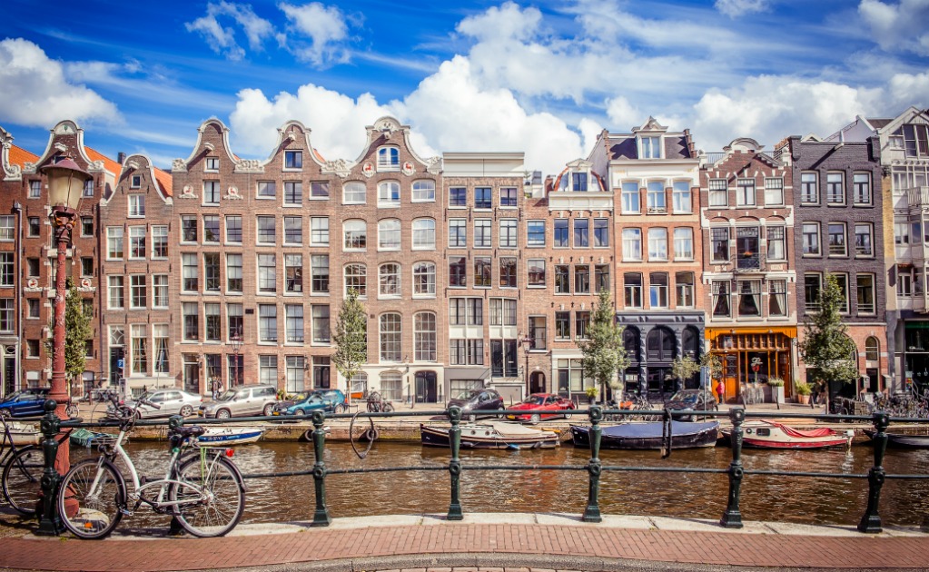 Ámsterdam ya no sabe qué hacer con tantos turistas