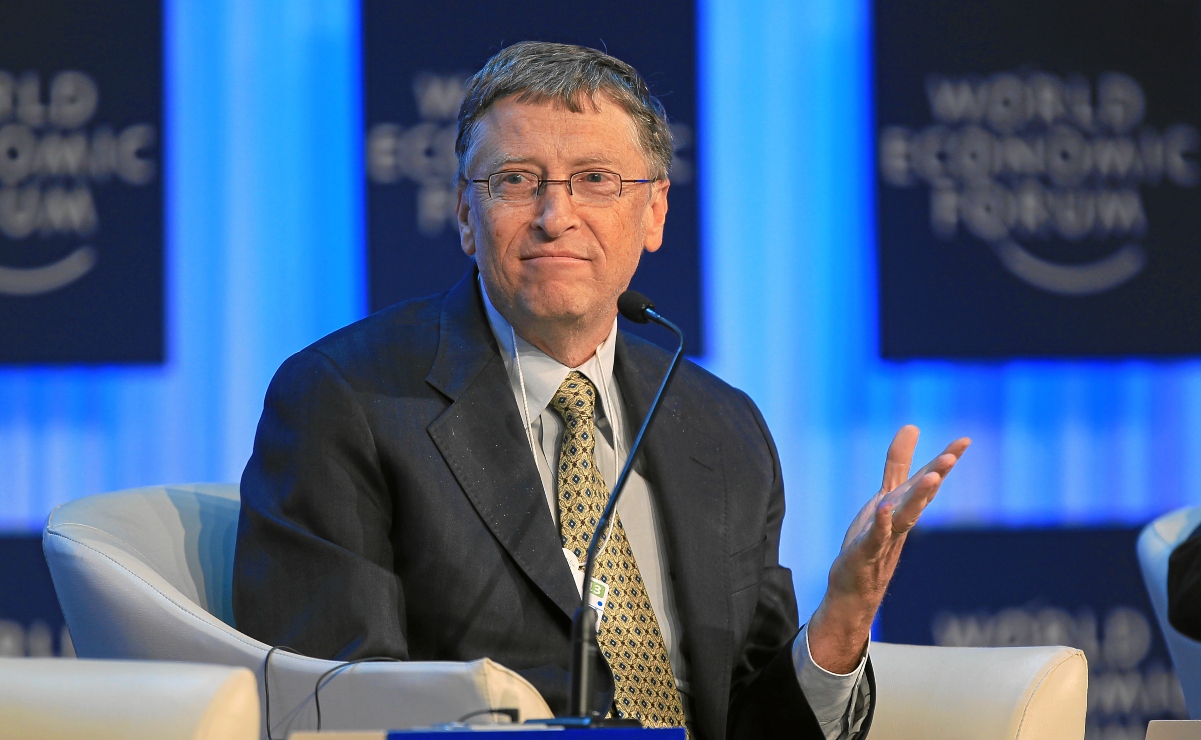 Bill Gates compara a quienes no les gusta usar cubrebocas con nudistas