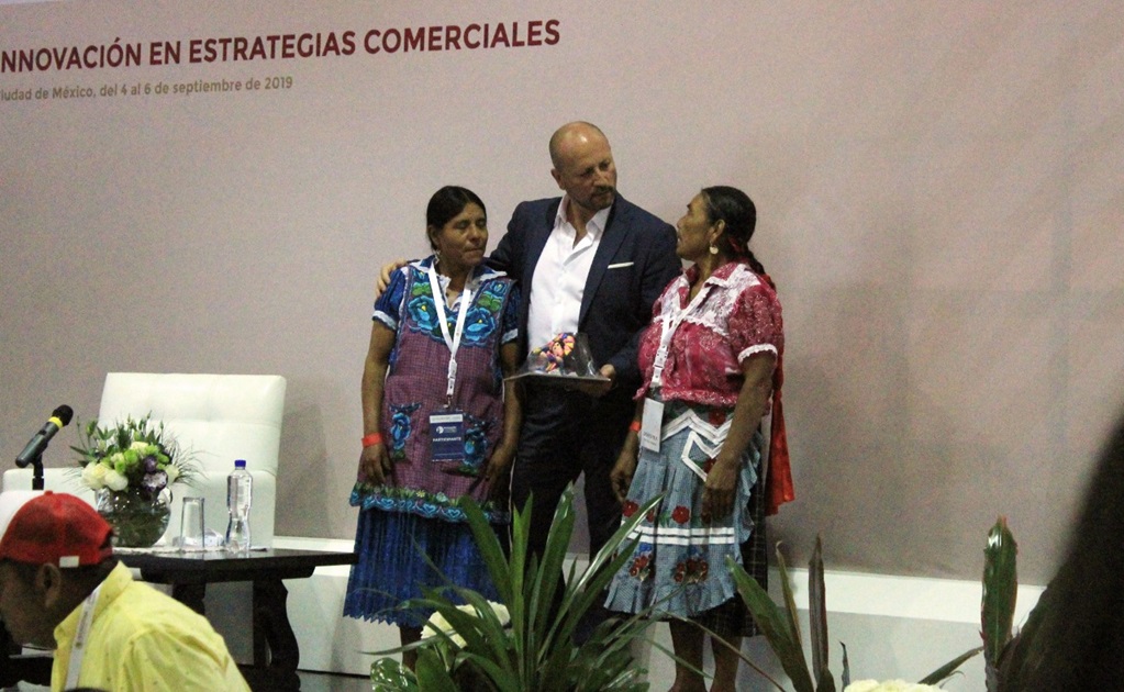 Apoyan cooperativa social de indígenas zapotecas "Mujeres de Barro Rojo"