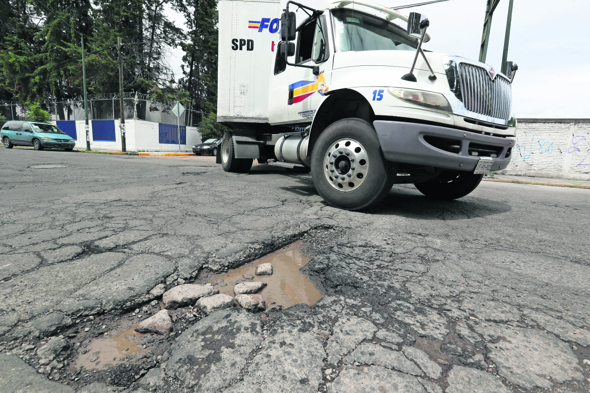 Por baches se incrementan robos, señalan empresarios