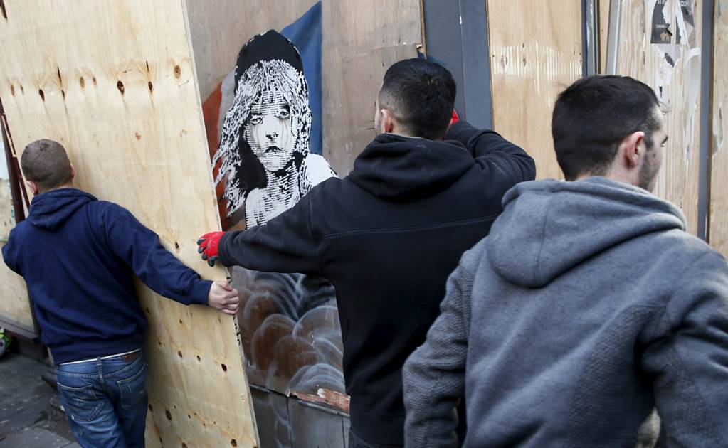 Cubren el Banksy sobre uso de lacrimógeno en refugiados