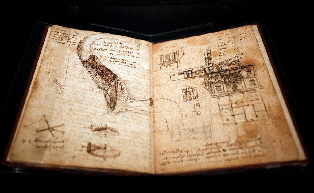 Presentan catálogos sobre Da Vinci y Miguel Angel