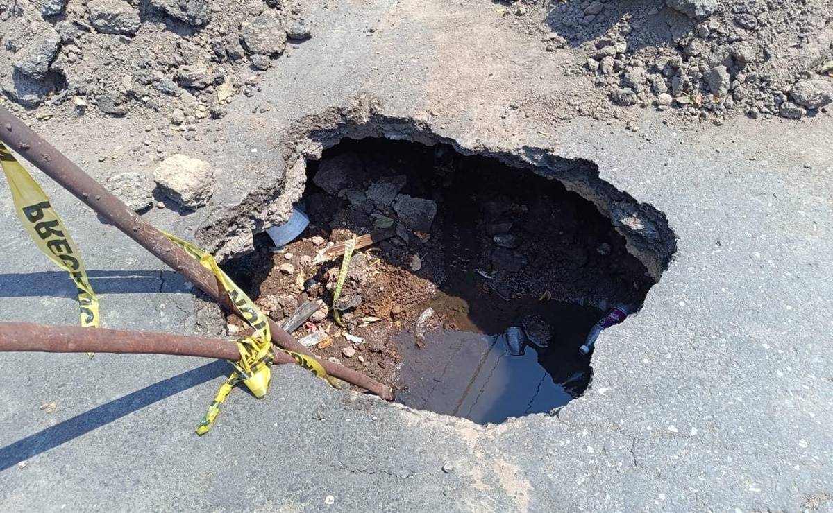 Fugas de agua potable en Ecatepec preocupa a vecinos; una provocó un socavón