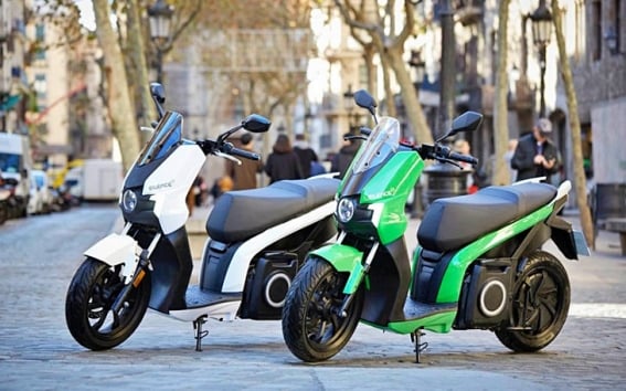 SSC recuerda a motociclistas eléctricos el uso obligatorio de casco al superar los 25 km/h