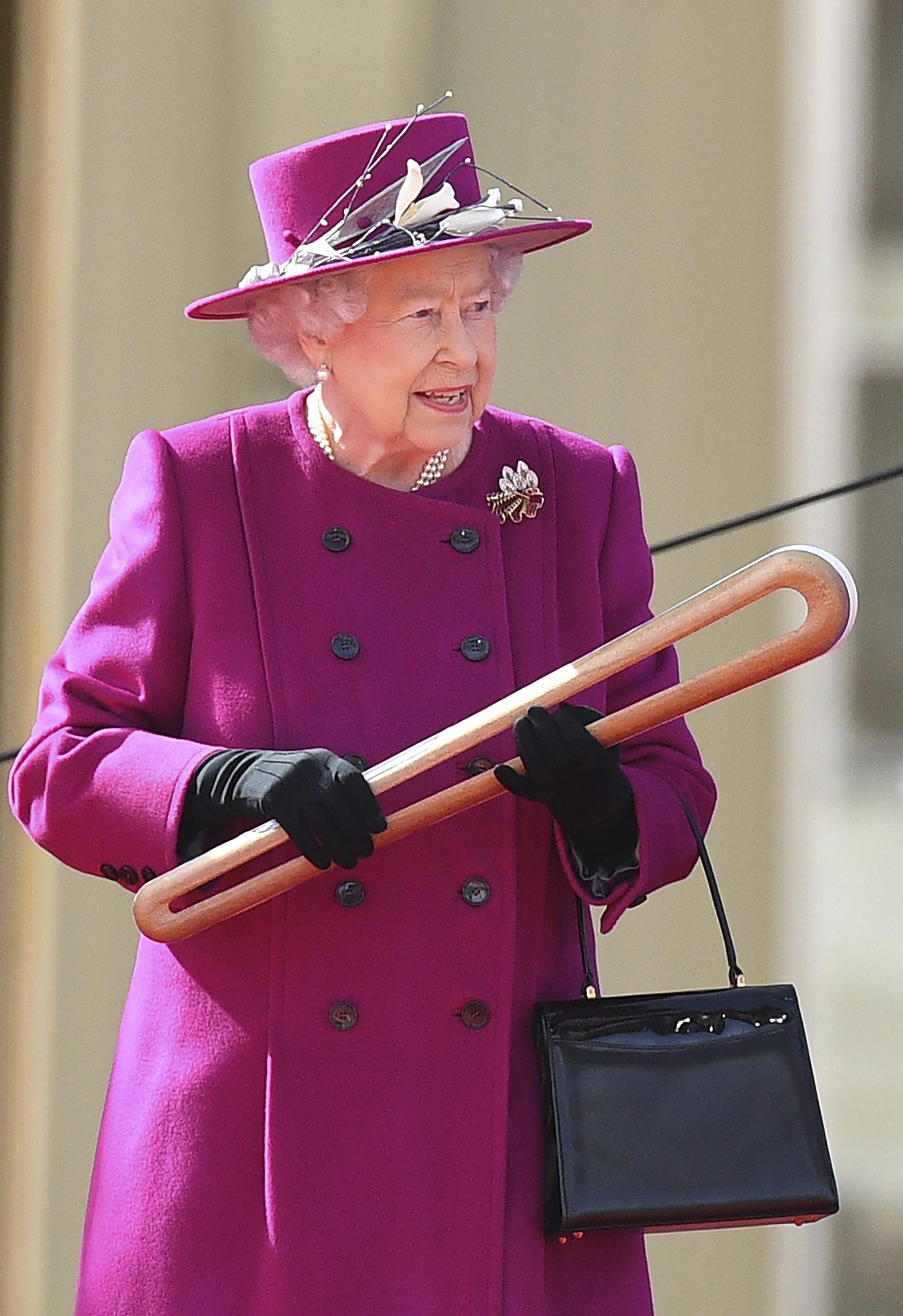 Reina Isabel II refrenda la ley del "Brexit"