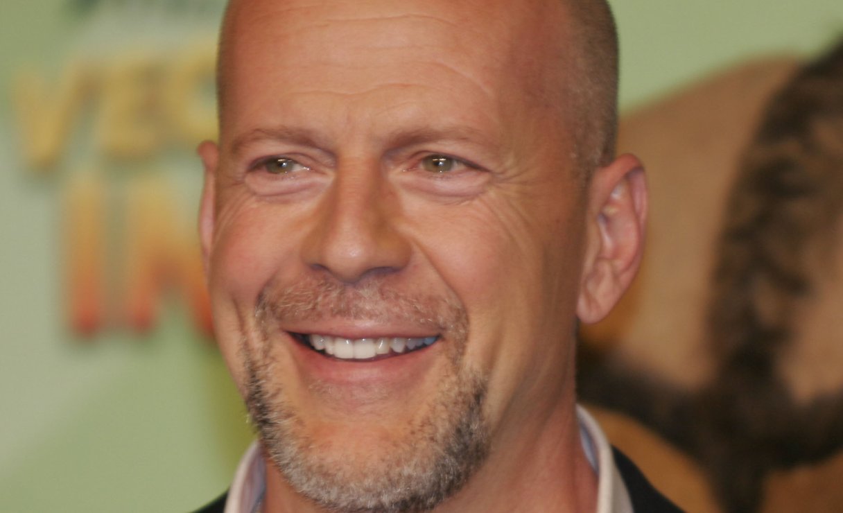 Bruce Willis vende sus casas para afrontar gastos tras diagnóstico de afasia 