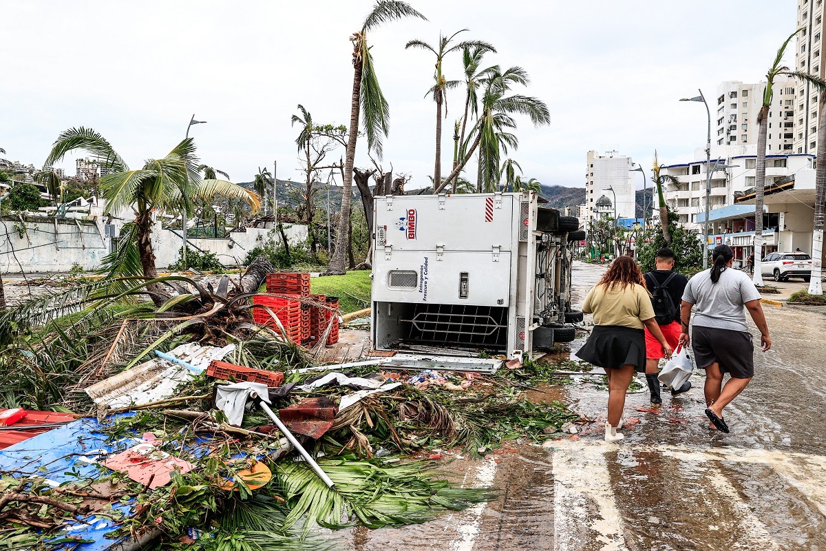 Tomará semanas tener luz y telecomunicaciones en Acapulco, dicen comerciantes