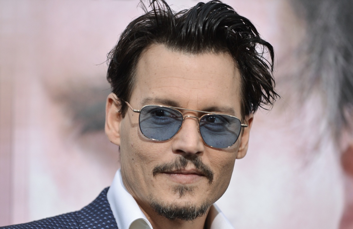 Johnny Depp causa furor en su faceta como pintor y gana 9 millones de euros