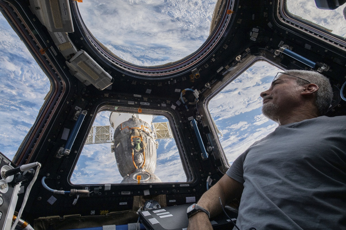 En su arribo a la Tierra, astronauta de la NASA tendrá que entregar cápsula rusa 