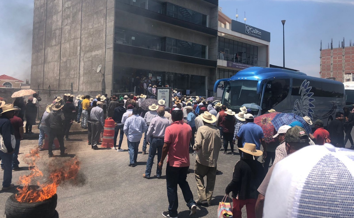 Con quema de llantas, campesinos exigen dotación de agua de riego en Hidalgo; el estado está en sequía, admite Conagua