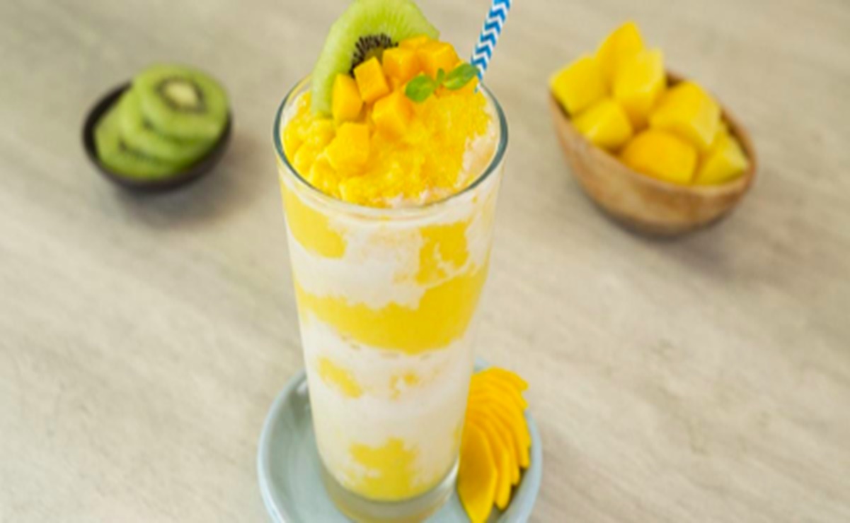 Disfruta de un dulce y fresco frappé de mango
