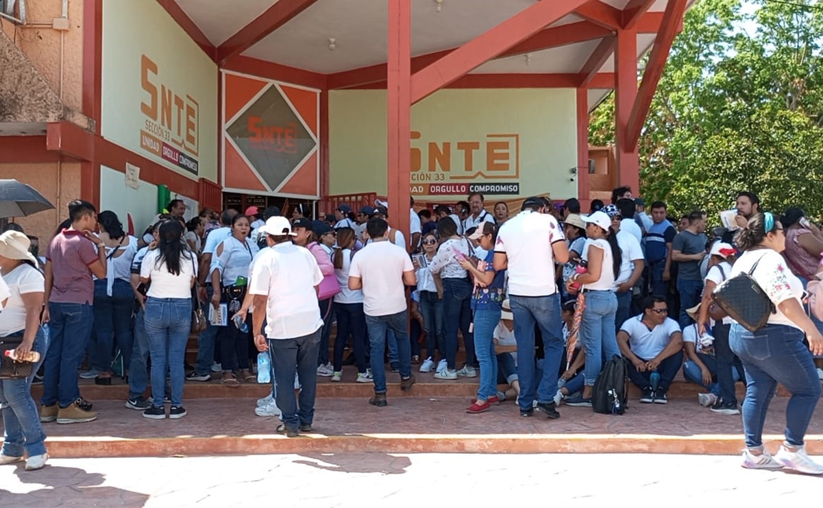 Maestros toman instalaciones de la Sección 33 del SNTE en Yucatán