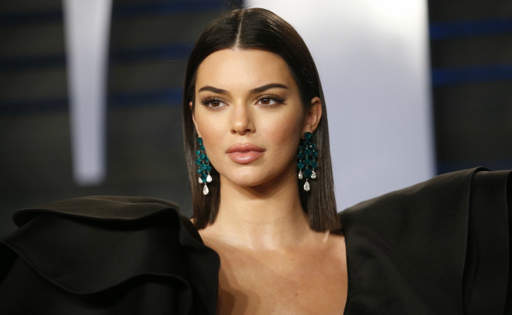 Kendall Jenner incendia las redes con increíble escote en la ‘after party’ de los Premios Oscar 2018