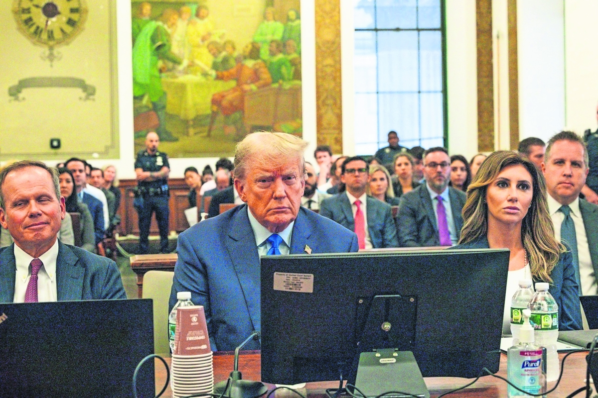 De vergüenza y fraude, califica Trump el juicio que tiene en NY