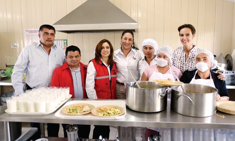 Entrega DIF cocina escolar en Colón