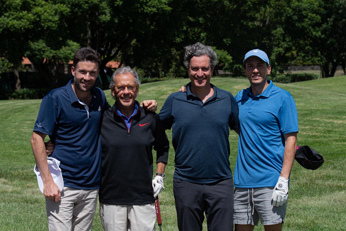 Golfistas disfrutan del torneo altruista de Mercedes Benz
