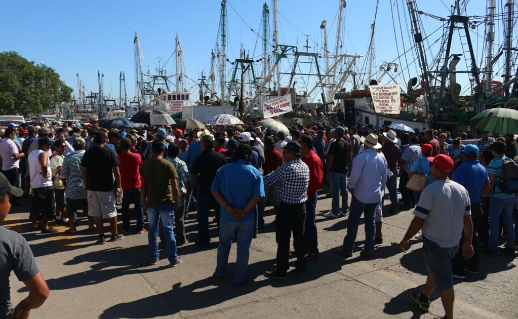 Pescadores piden bajar precio al diesel por costos de operación en Sinaloa